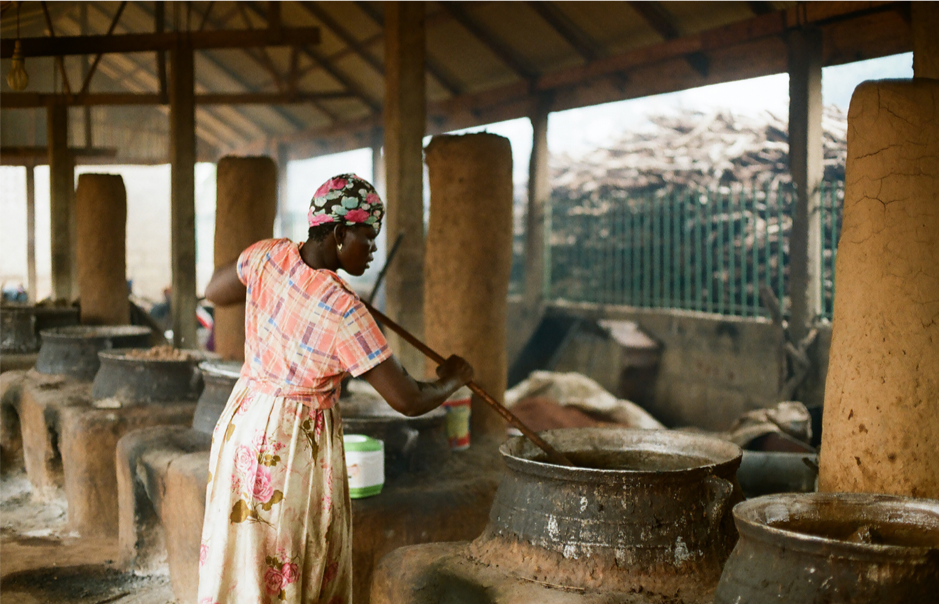 One of the selected works of the exhibition “Crafting Cultures.” The photo shows a woman, part of the Tampe-Kukuo community, practicing the craftmanship of shea butter production, Eza J. Doortmont.