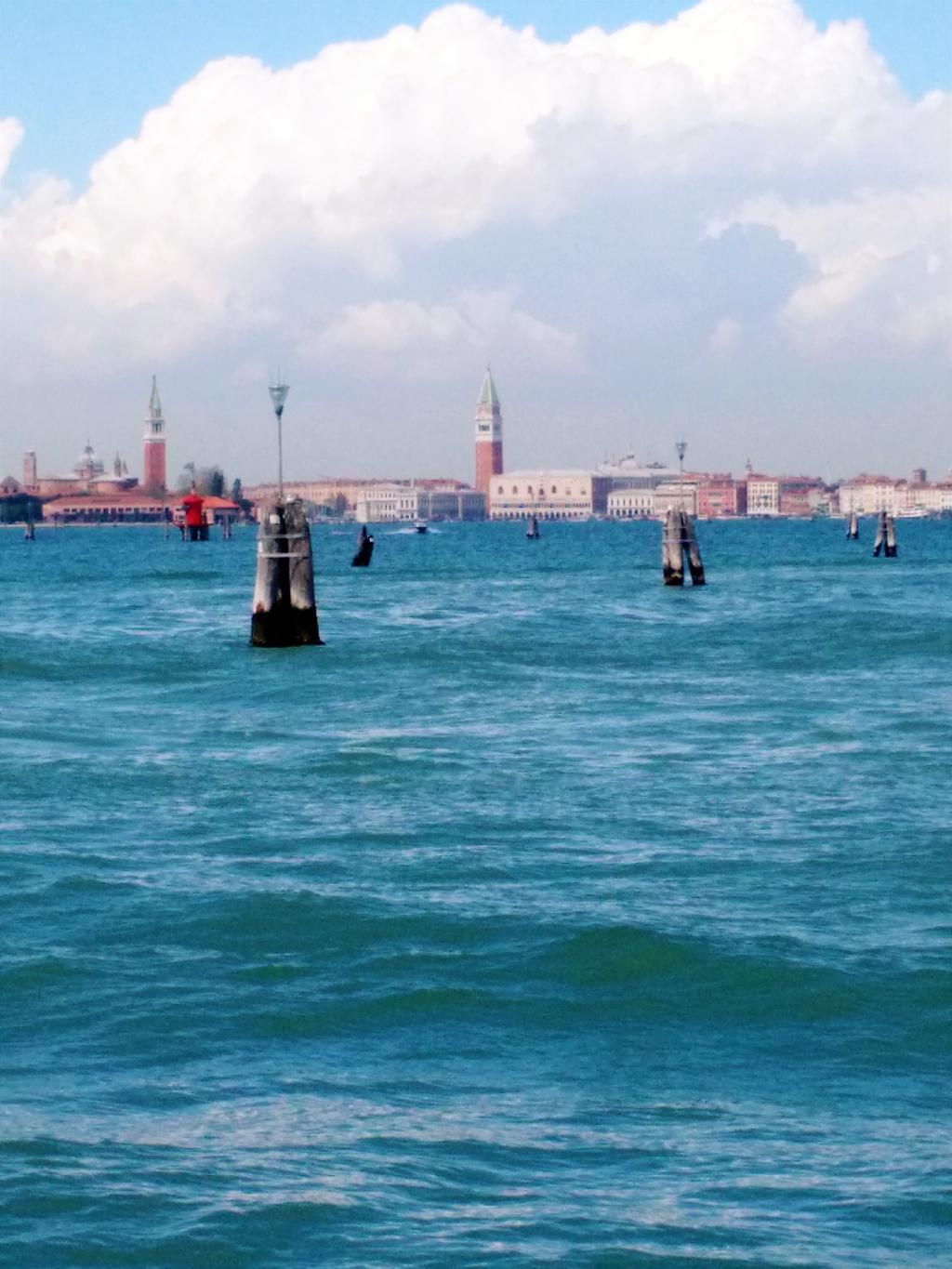 Venice Lagoon, Photograph by Keri Long Attribution 2.0 Generic (CC BY 2.0)